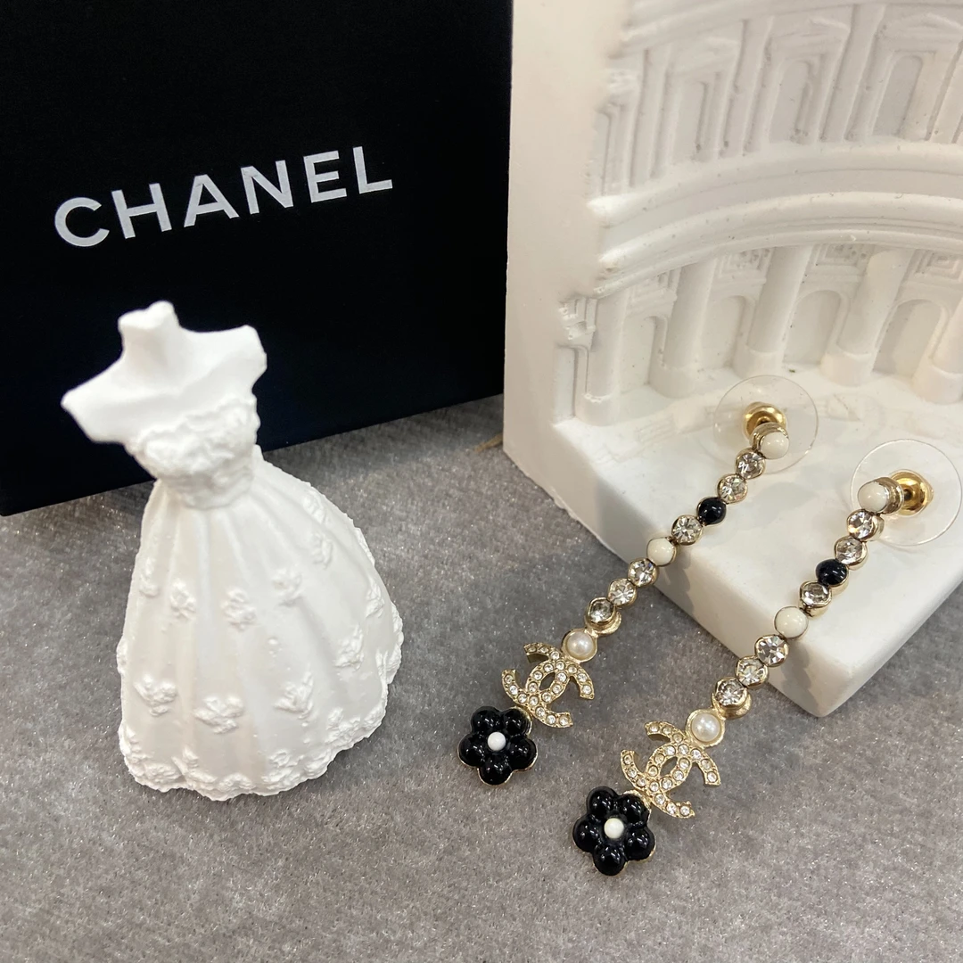 99新 Chanel/香奈儿 百搭款山茶花琉璃珍珠钻流苏耳钉21P