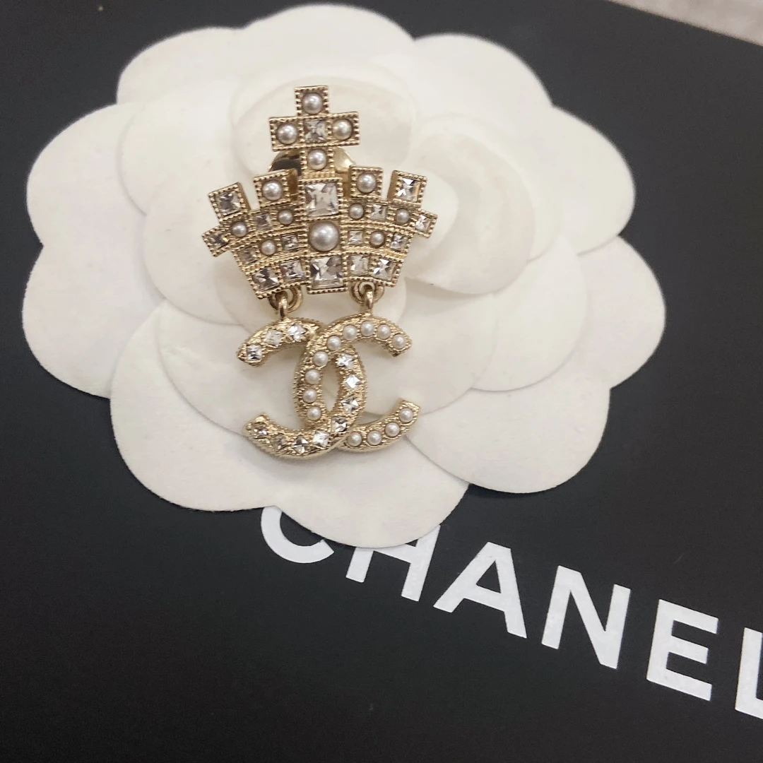 99新 Chanel/香奈儿 轻奢百搭款珍珠城堡满钻水钻胸针21A