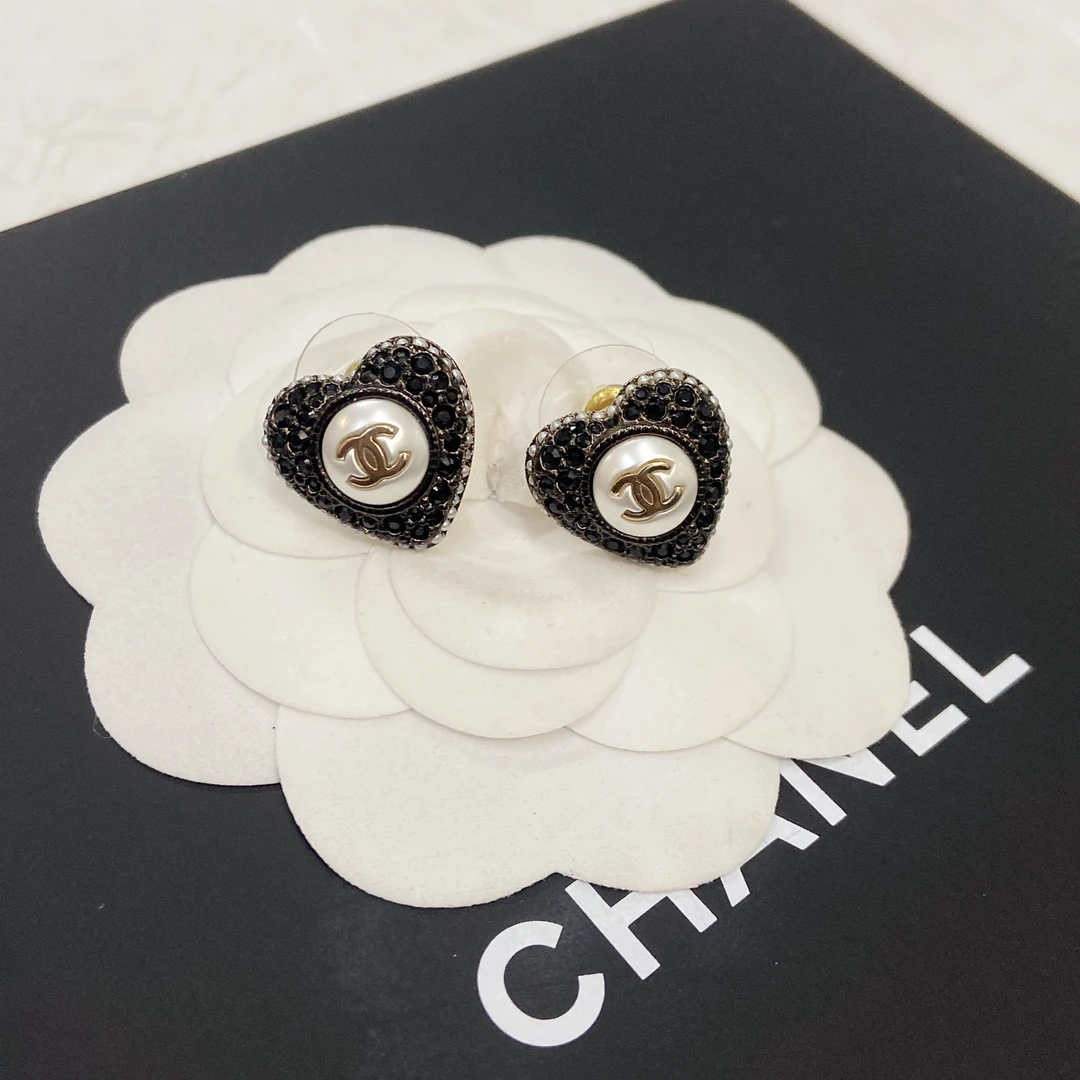 未使用 Chanel/香奈儿  黑 钻桃心琉璃珍珠满钻耳钉22B/AX0160