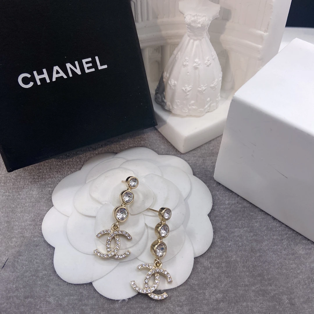 99新 Chanel/香奈儿 百搭款水钻百搭满钻耳钉21B