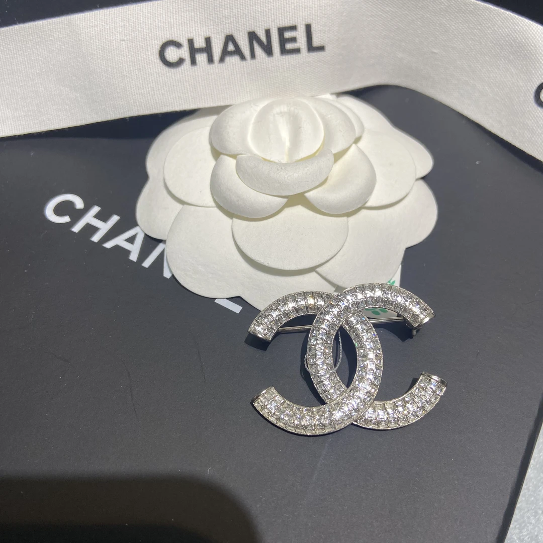 全新未使用 Chanel/香奈儿 小号  经典 时尚 满钻 银色 方钻 胸针
