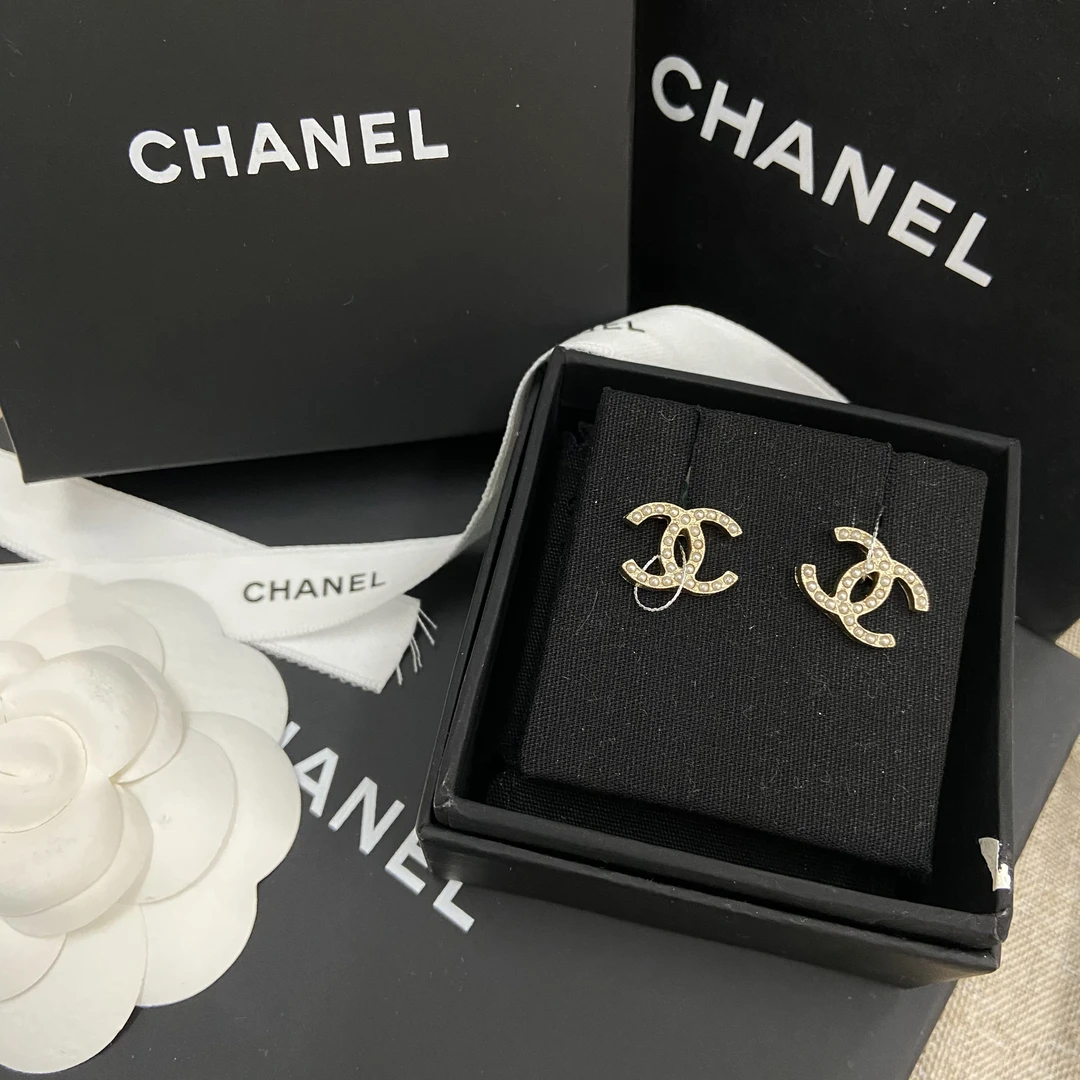 99新 Chanel/香奈儿 素款 时尚 经典 珍珠 香槟金 耳钉 小号款