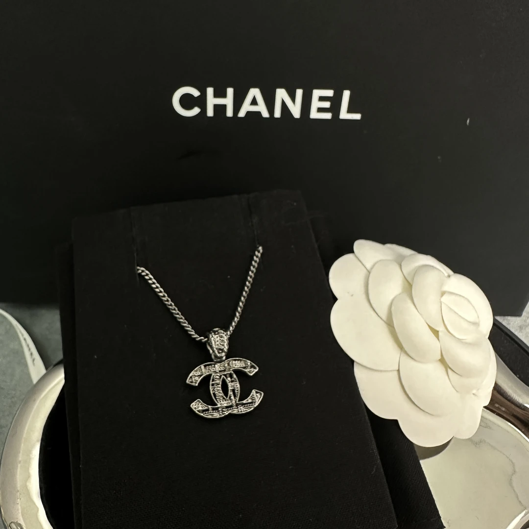 99新 Chanel/香奈儿 优雅素款浮雕锵银色项链B秋冬预告