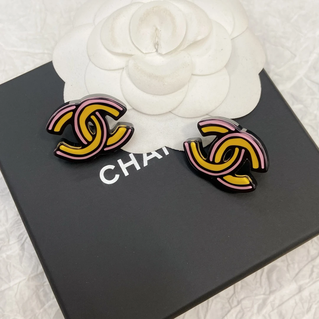99新 Chanel/香奈儿 百搭款素款动漫珐琅耳钉23A