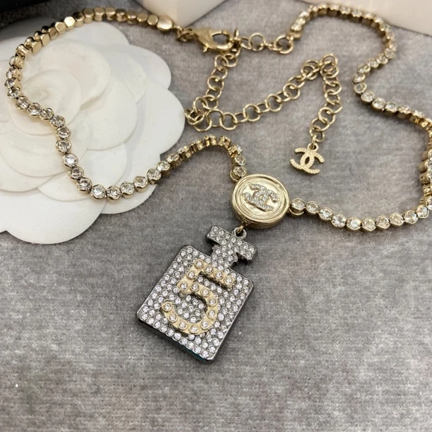 99新 Chanel/香奈儿 百搭款香水瓶满钻项链金币21S
