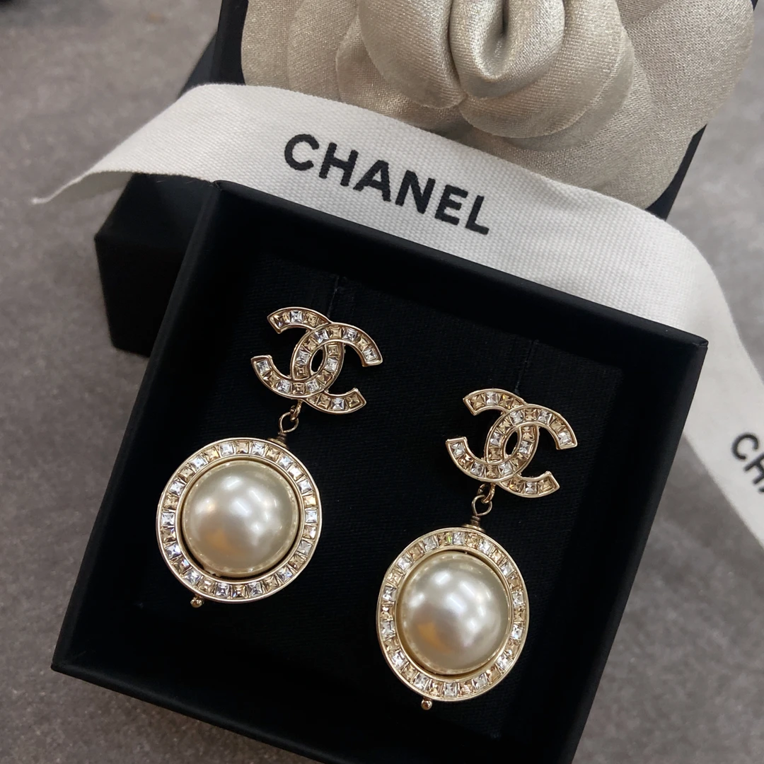 99新 Chanel/香奈儿 优雅珍珠满钻款耳钉水钻转珠款18B