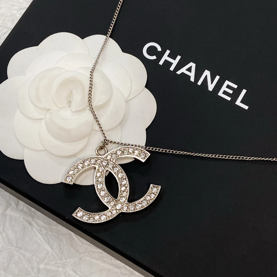 未使用 Chanel/香奈儿 百搭款素款水钻银灰色百搭满钻项链V