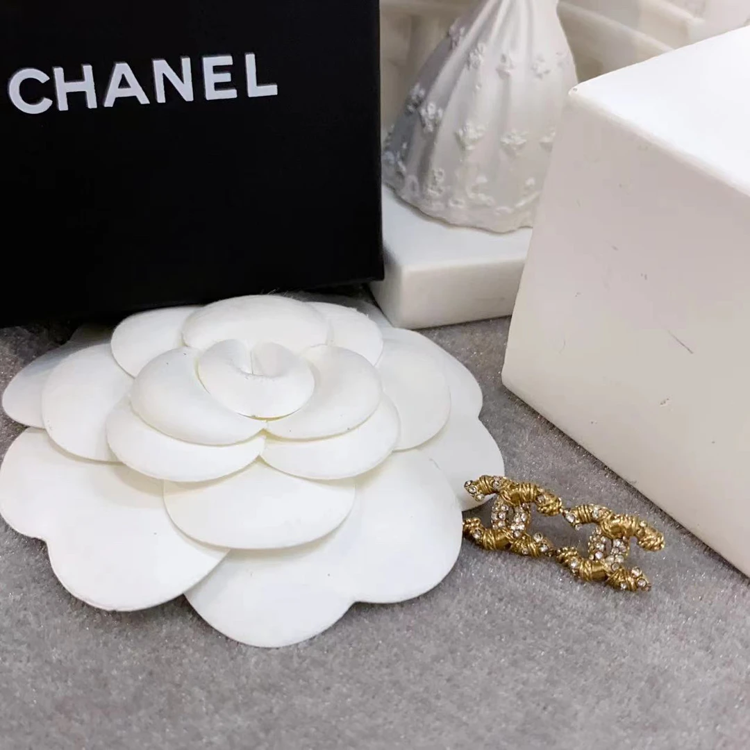 99新 Chanel/香奈儿 百搭款素款小香风满钻耳钉C早春度假