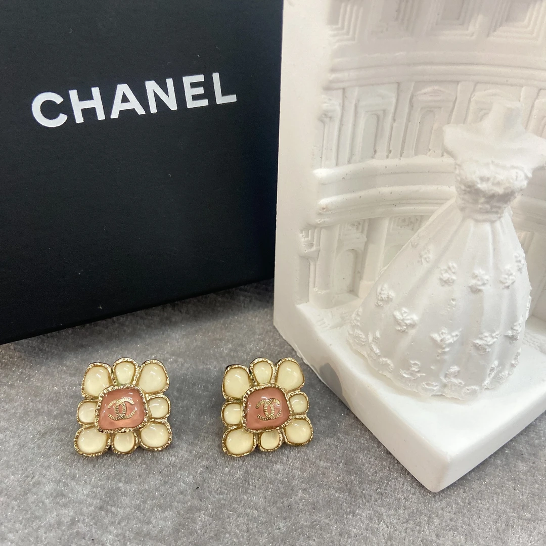 99新 Chanel/香奈儿 精致优雅方糖山茶花珐琅耳钉C