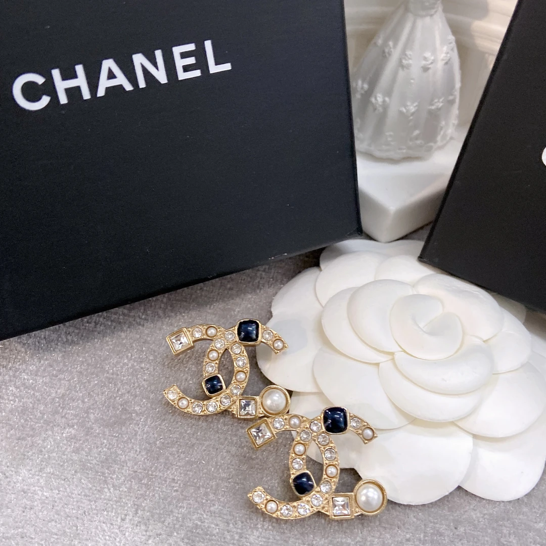 全新未使用 Chanel/香奈儿 法式气质素款珐琅满钻耳钉22B