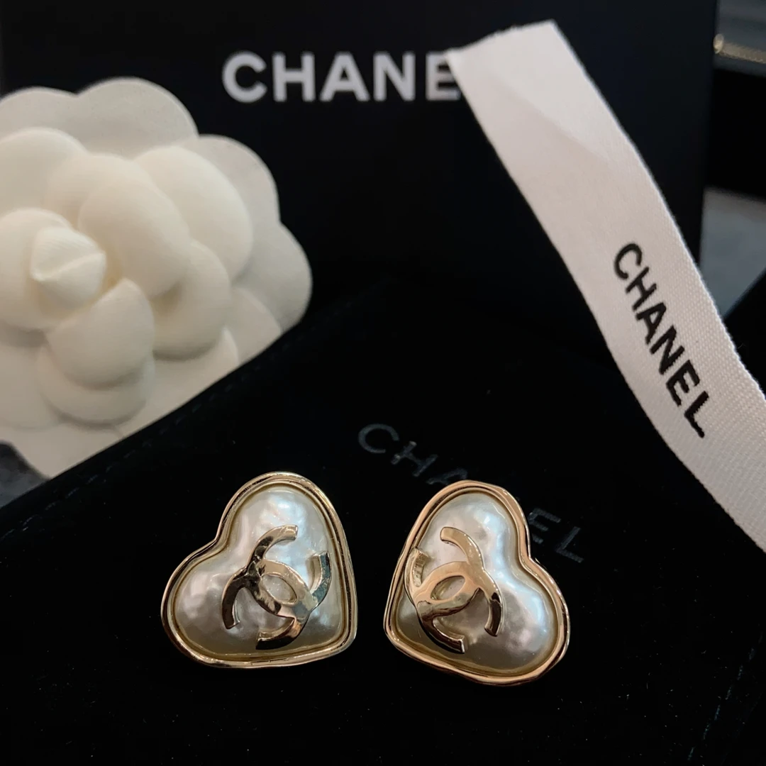 全新未使用 Chanel/香奈儿 轻奢百搭款桃心小众珍珠耳钉JS011122C
