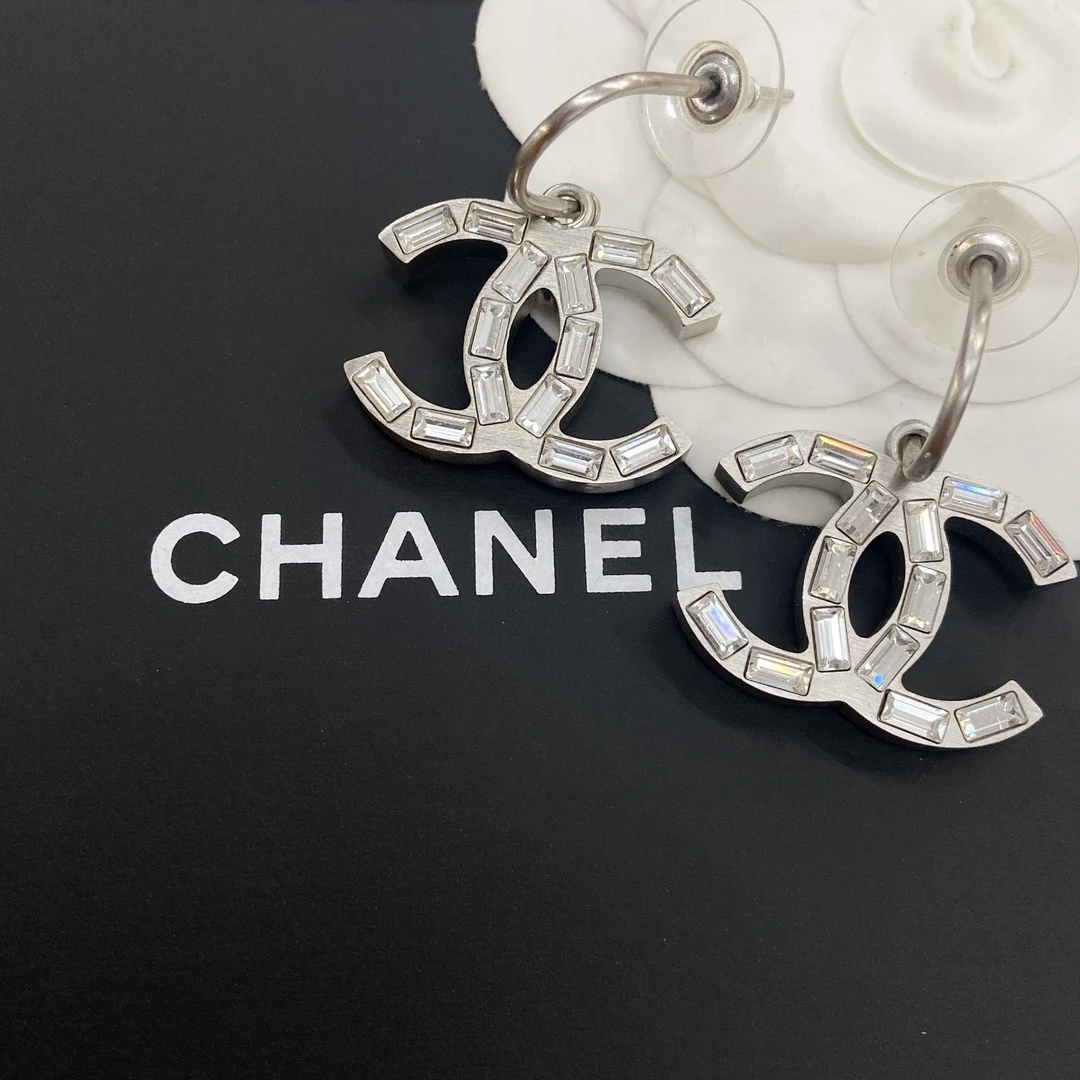 全新未使用 Chanel/香奈儿 百搭款素款百搭款简约耳钩耳钉A