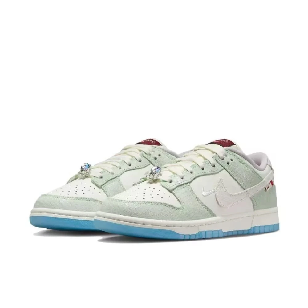 Nike/耐克 女子”龙年限定“W NIKE DUNK LOW LX板鞋 FZ5065-111