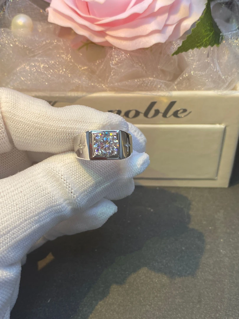 925银莫桑石戒指 时尚星光男戒2克拉男士银戒光面莫桑戒男款蓝色