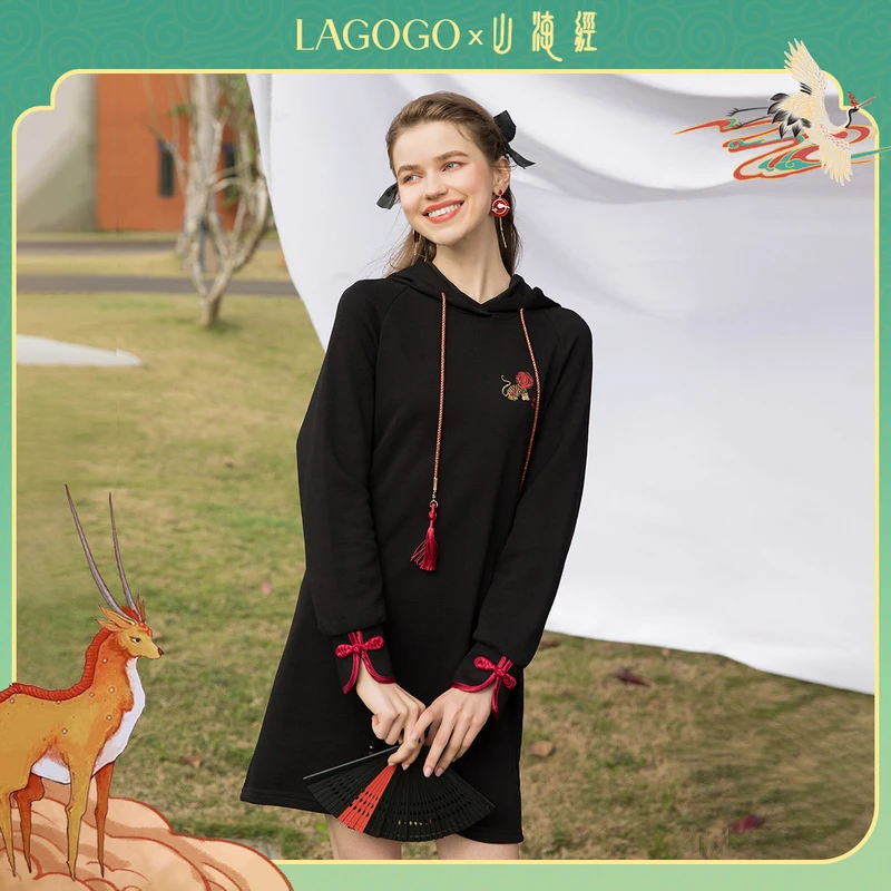 【山海经系列】Lagogo新款连帽黑色插肩袖连衣裙女春季学院风