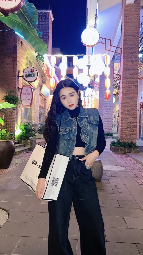 秋季百搭新款扭结麻花编制别致港风短款显瘦设计感牛仔马甲外套女