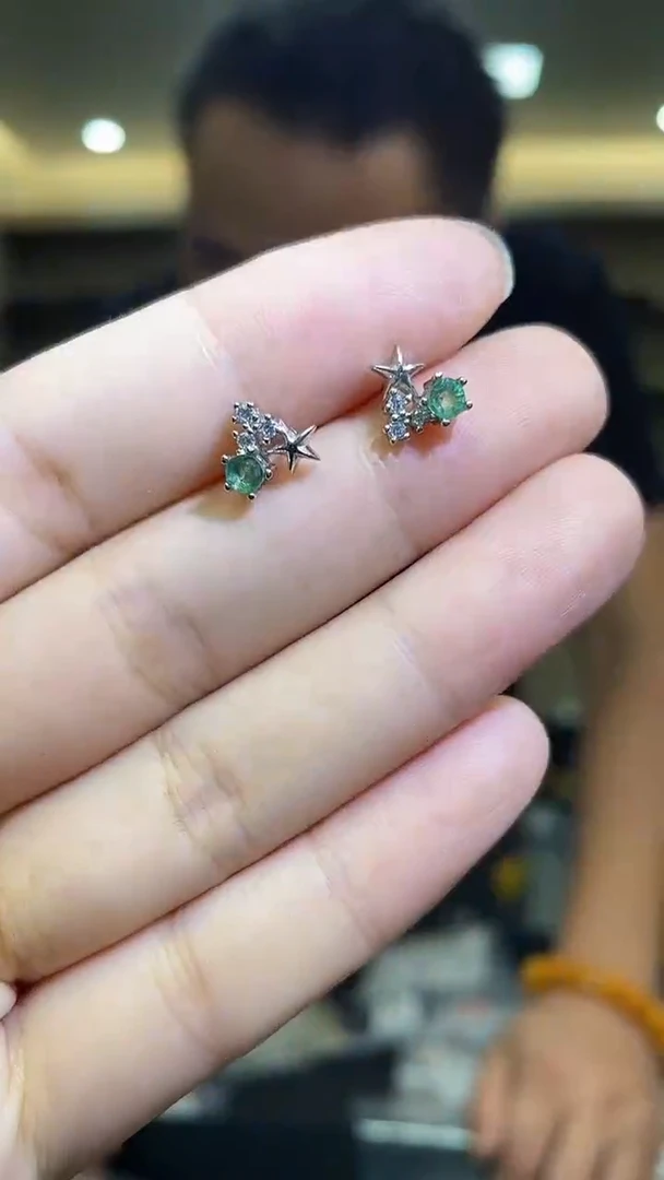 【闪购商品】祖母绿耳饰银S925镶嵌多样性发一个