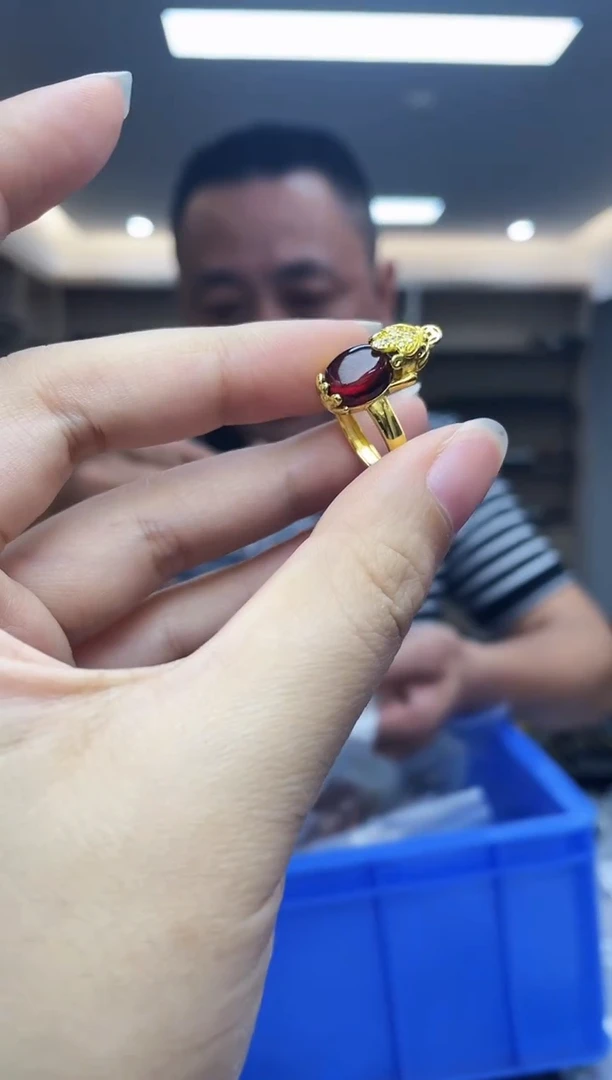 【闪购商品】血珀裸石未镶嵌多样性发一个