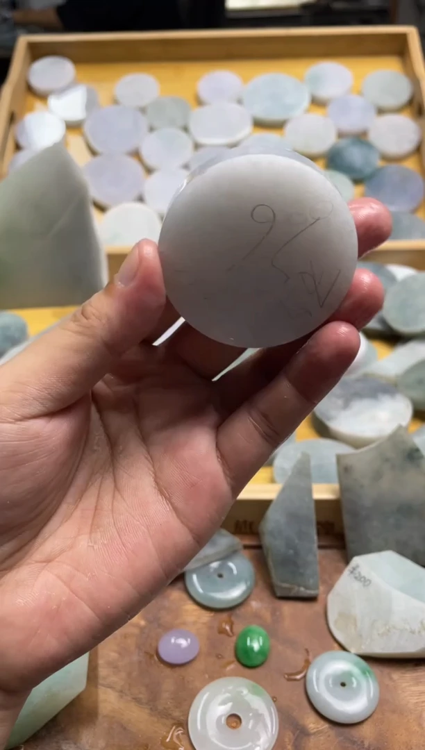 【闪购商品】翡翠挂件未镶嵌翡翠边角料