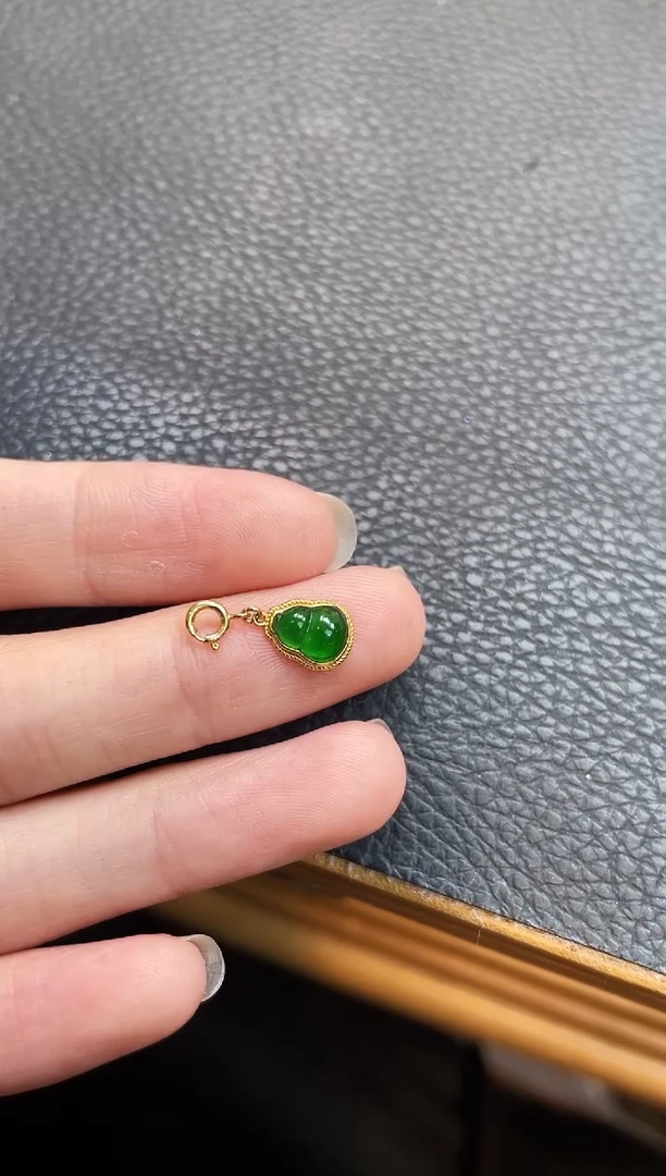【闪购商品】翡翠颈饰18K金镶嵌翡翠吊坠