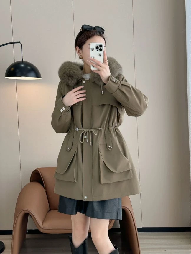 2306女款大帽领獭兔内胆派克服