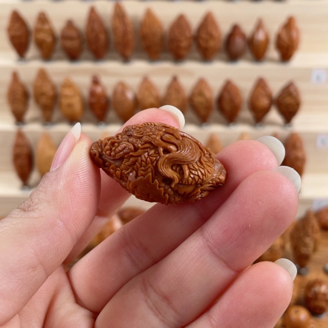 【闪购商品】橄榄核核雕青*