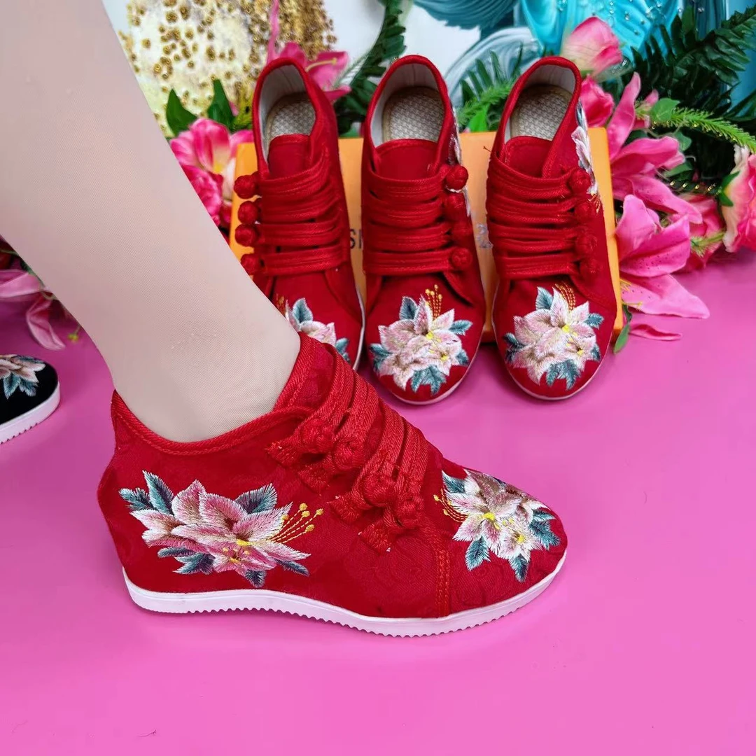 新款老北京牛筋软底绣花单鞋～298