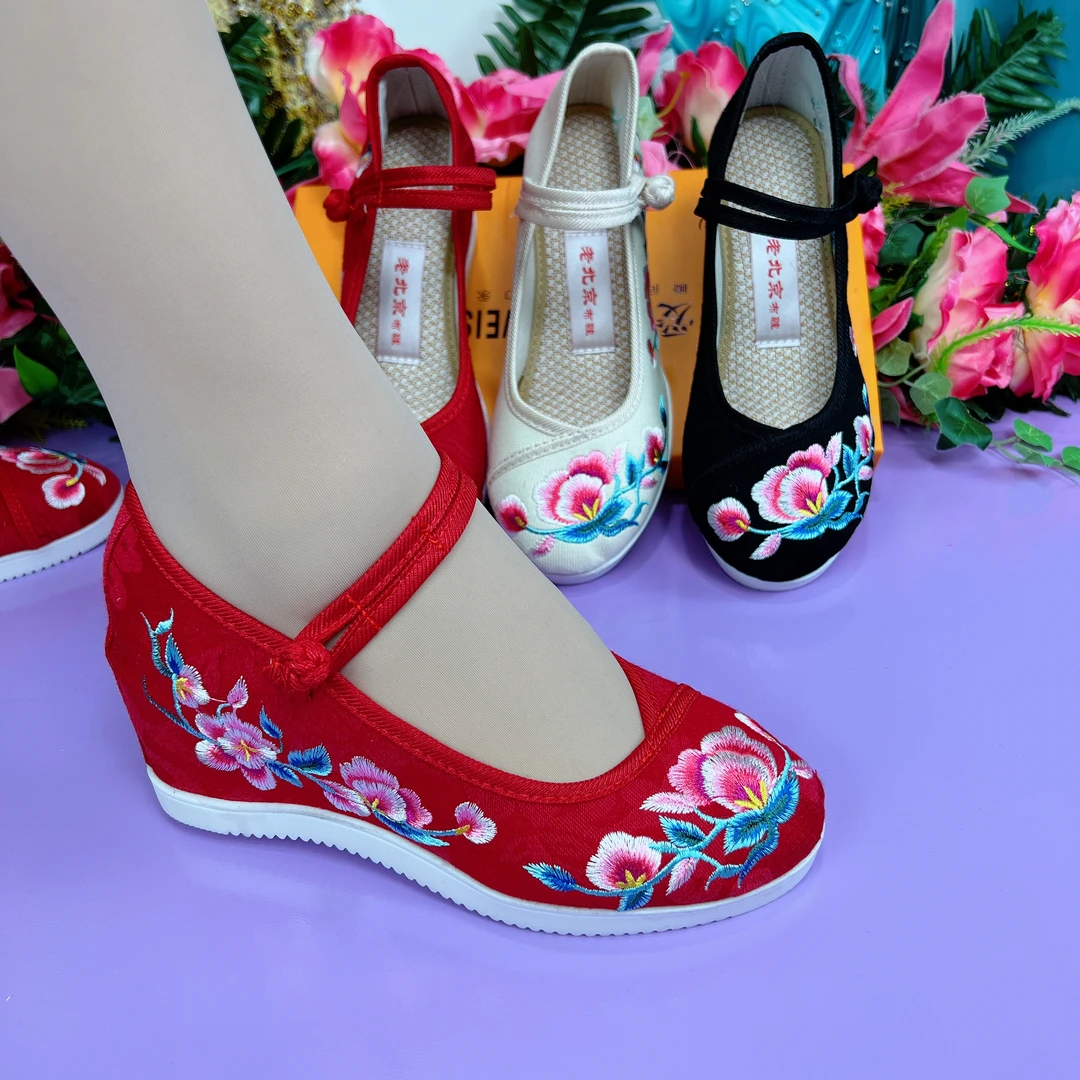 新款老北京民族风广场舞绣花单鞋～270