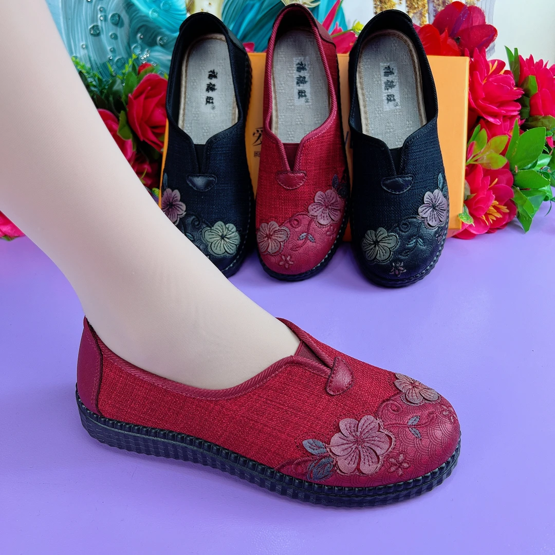 秋季新款老北京软底绣花单鞋～大红福010