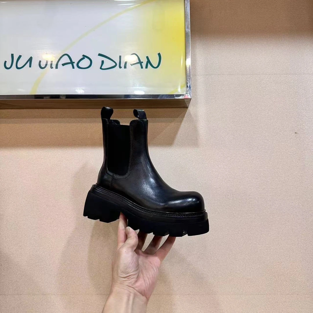 欧货烟筒靴女2024秋冬新款英伦风真皮圆头厚底经典复古马丁靴短靴