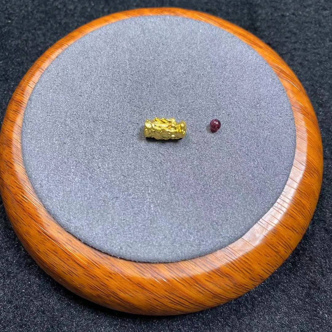 YZ822-石榴石镶嵌足金龙头配饰（多样性发货）