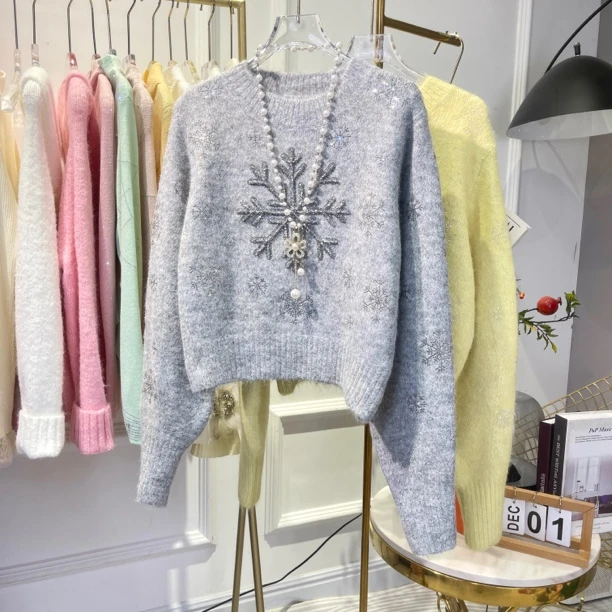大雪花烫钻立体钉珠短款毛衣女