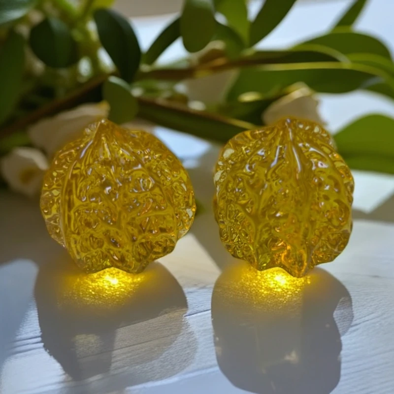 核桃琉璃摆件两个（新人手盘好礼）