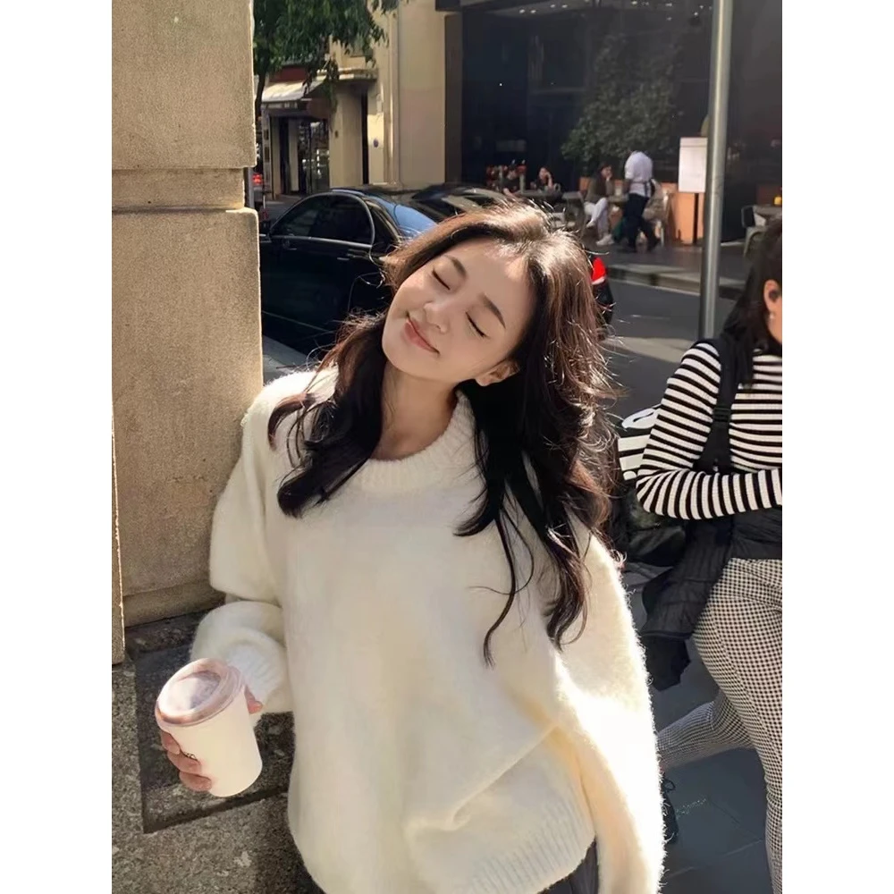 温柔白色套头毛衣女宽松外穿秋冬慵懒风软糯加厚圆领针织上衣加厚