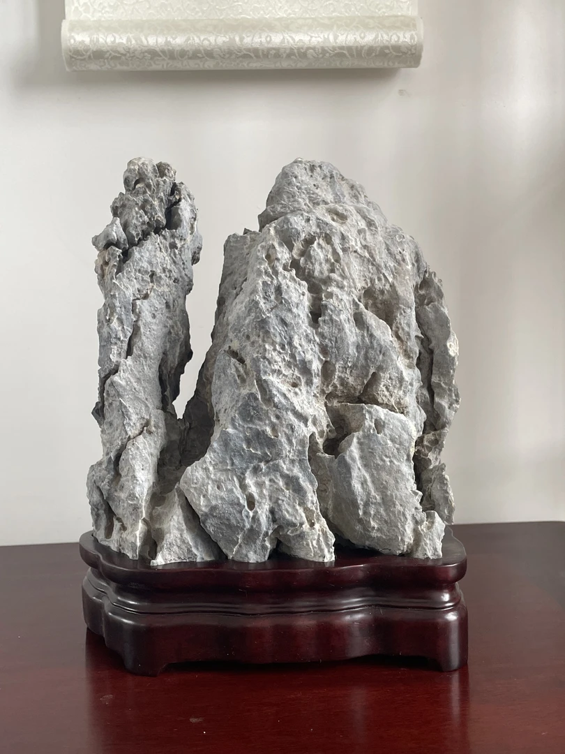 英石  产地：广东  含座尺寸：长16厘米高21厘米宽8厘米