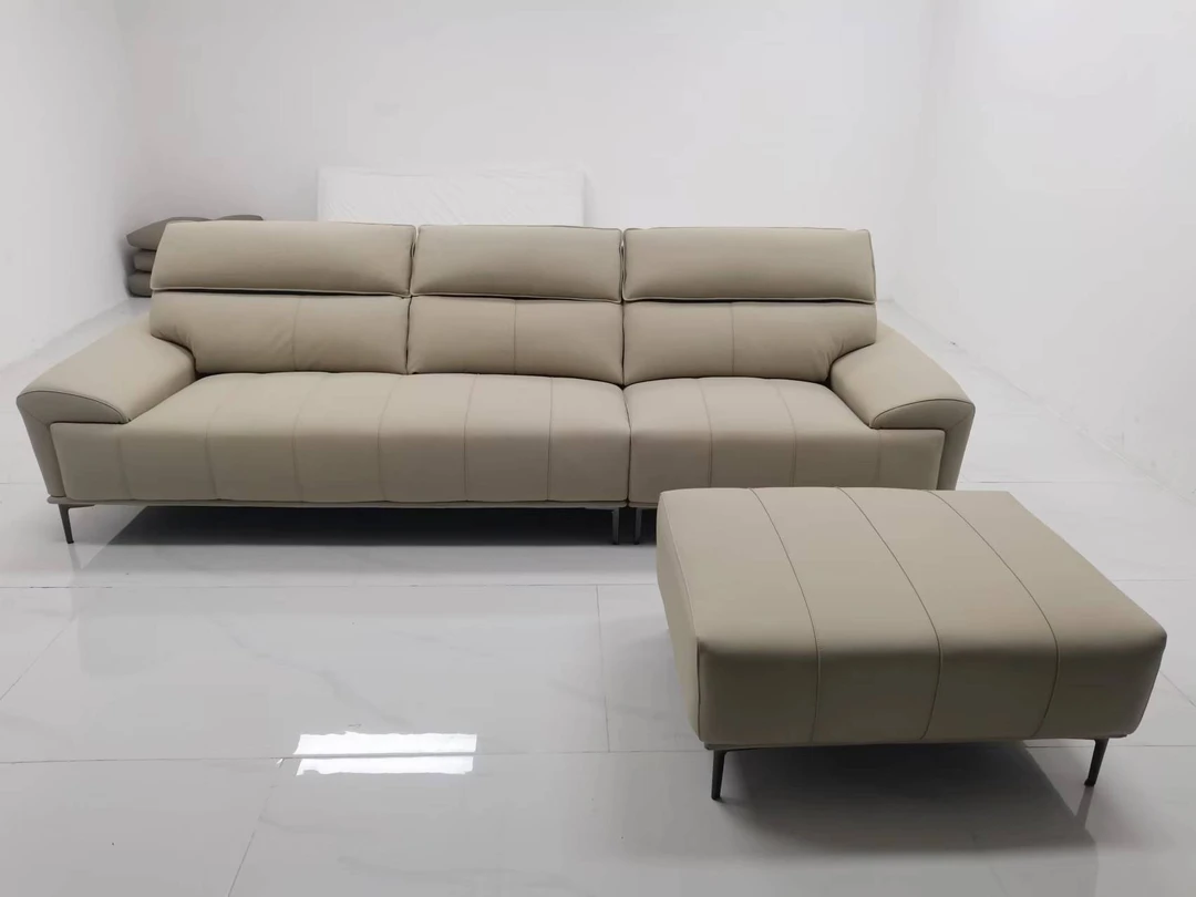 接触面头层牛皮源头工厂意式极简休闲沙发，头枕可调节客厅沙发