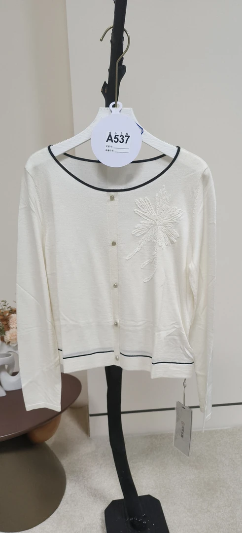 （537）众心服饰-非主图款女装-以主播展示介绍为主-长款气质服装