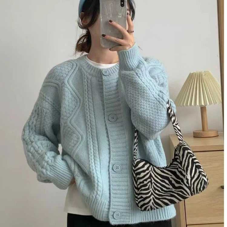 韩系纯色圆领麻花毛衣女秋冬百搭外穿慵懒风纽扣针织外套上衣女