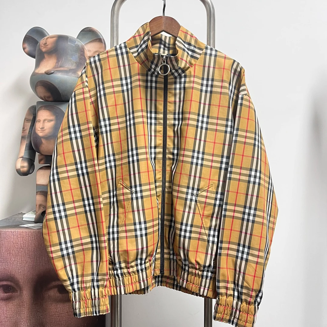 Burberry巴宝莉格纹外套 J1316 尺码：50 衣长67 胸围62 新旧：99新