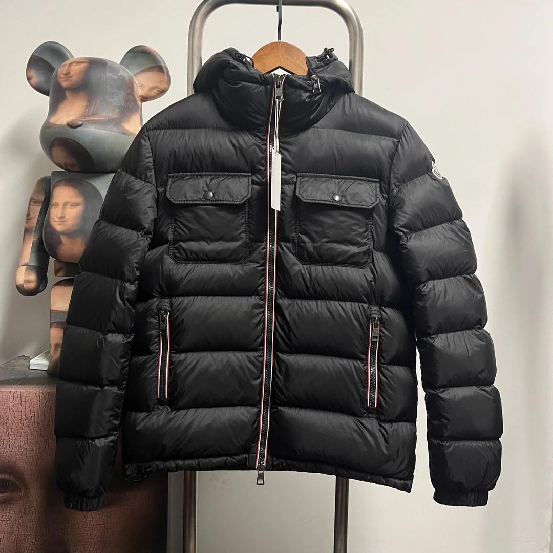 Moncler蒙口条纹羽绒服 j1610 尺码：1 衣长60 胸围54 新旧：98新