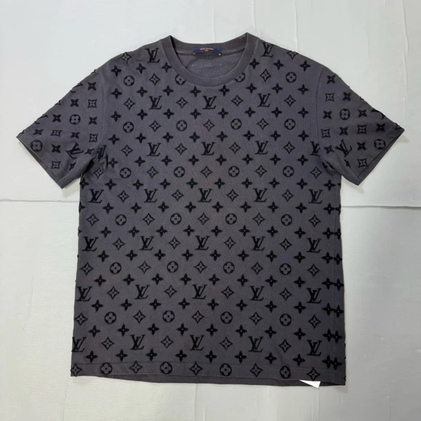 Louis Vuitton 植绒满印短袖 尺码：L 衣长72 胸围56 新旧：99新