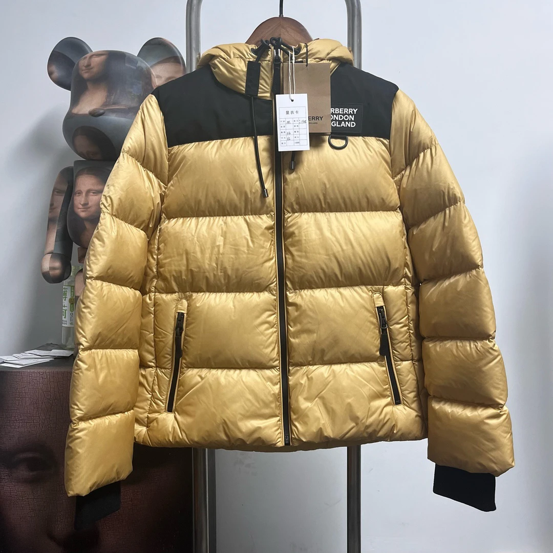 Burberry巴宝莉拼接logo羽绒服 I1905 尺码：M 衣长62 胸围54