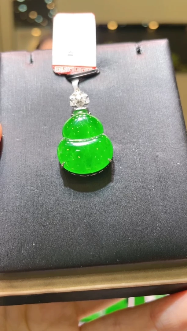 【闪购商品】翡翠吊坠(赠链)18K金镶嵌A34