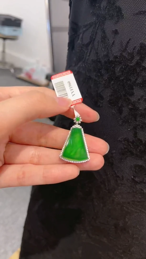 【闪购商品】翡翠颈饰18K金镶嵌天然A货翡翠吊坠A88