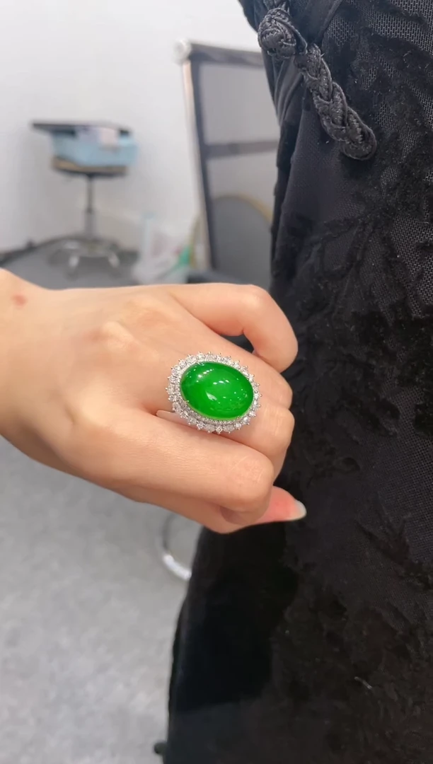 【闪购商品】翡翠颈饰18K金镶嵌天然A货翡翠戒指A30
