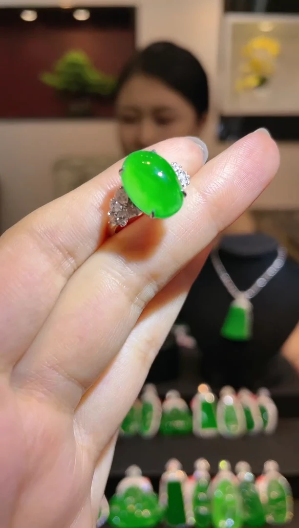 【闪购商品】翡翠颈饰18K金镶嵌天然A货翡翠戒指A21