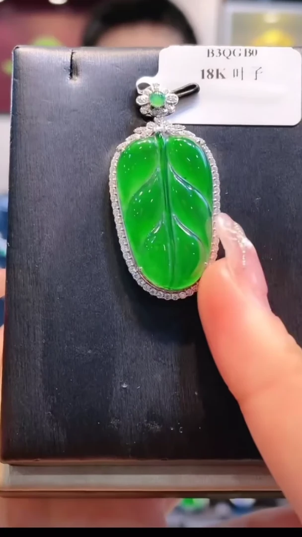 【闪购商品】翡翠吊坠(不含链)18K金镶嵌A67天然A货翡翠
