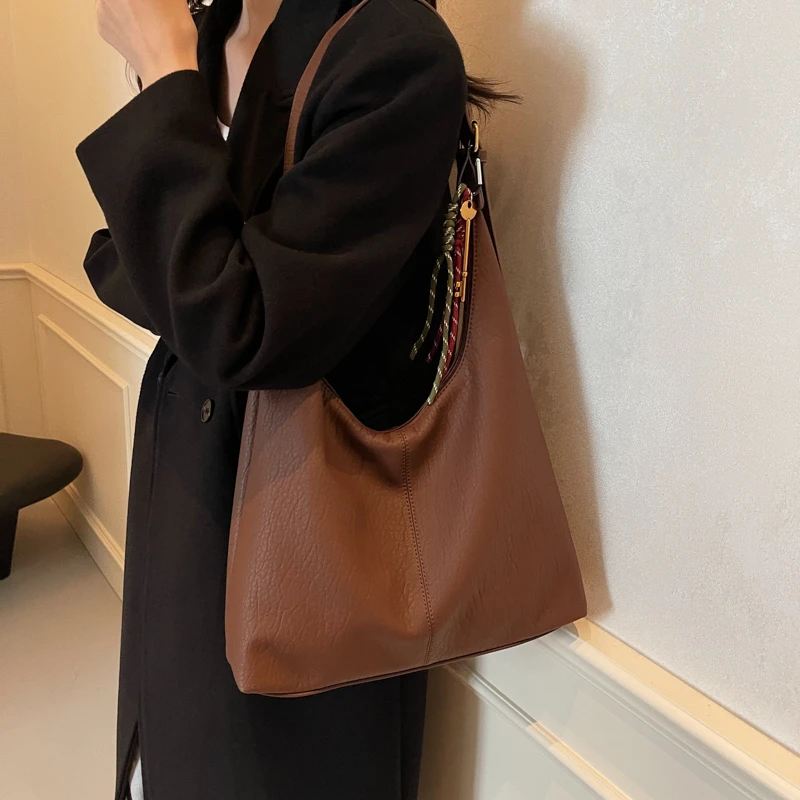 新款时尚托特包休闲女包大容量包百搭单肩包设计款包包女包斜挎包