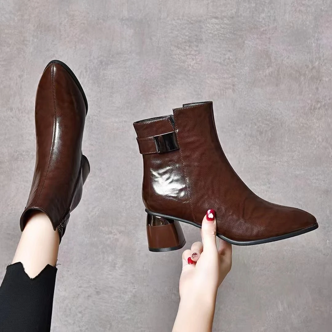 秋冬英伦风靴子加绒女靴女鞋时尚百搭复古马丁靴粗跟手抓纹皮鞋