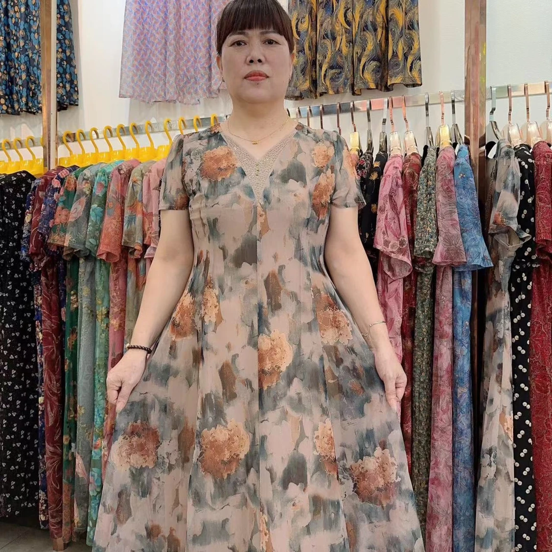 2023年新款夏季中老年妈妈连衣裙花色休闲洋气妈妈时尚显瘦中长款
